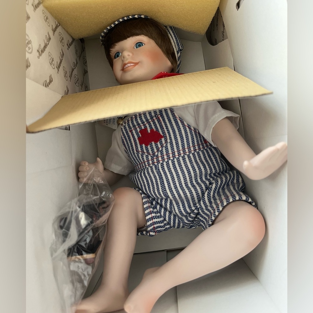 Edwin Knowles Yesterdays Dream Doll in Mint original box‎